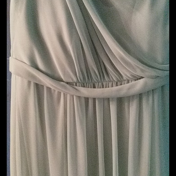 David 's Bridal Dress. - Picture 3 of 5